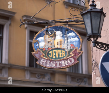 Bistro Bar Schild, Altstadt, Riga, Republik Lettland Stockfoto