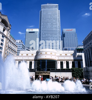 Cabot Square im Canary Wharf in London Docklands Stockfoto