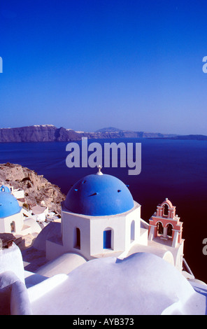 Griechenland. Santorini in den Kykladen-Inseln, Kirche in Oia. Stockfoto