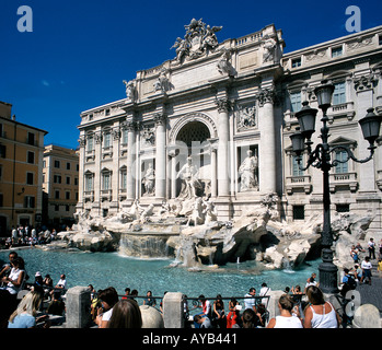 Der berühmte Trevi-Brunnen in Rom Italien, wenn man eine Münze Ihr Wunsch wirft wird wahr! Stockfoto