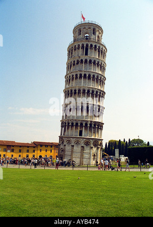 Der berühmte Schiefe Turm von Pisa erbaut 1173 die Piazza dei Miracoli in Pisa Italien Stockfoto