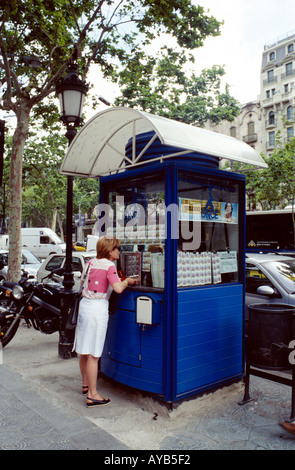 EINMAL Lotto Kiosk in Barcelona, wo Tickets für nationale Lotterie verkauft werden Stockfoto