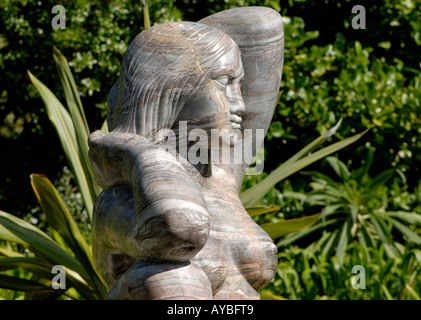 Nahaufnahme der Statue von Gaia Mutter Erde in Tresco Abtei Gärten Tresco Isles of Scilly UK 15. September 2006 Stockfoto