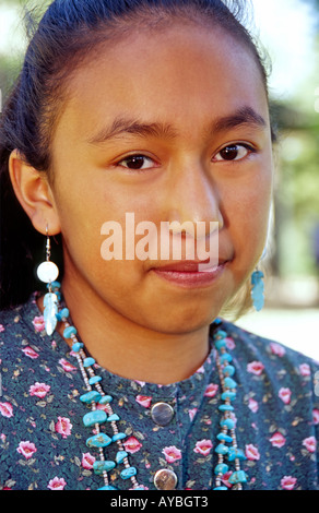 Herr 542 Katherine Morgan, ein Mescalero Apache, beteiligt sich am Fort Stanton Heritage Days in der Nähe von Lincoln, New Mexico. Stockfoto