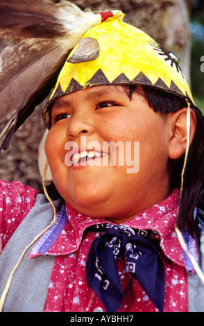 Herr 543 Bo Kaydahzinne, ein Mescalero Apache ist ein ethnischer Tänzer am Fort Stanton Heritage Days in der Nähe von Lincoln, New Mexico. Stockfoto