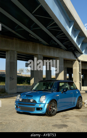 Maßgeschneiderte MINI Cooper S auf einer Straße in Detroit Michigan geparkt Stockfoto