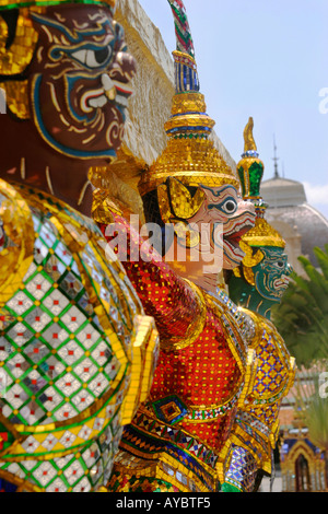 Mythischen Gottheit Statuen im Wat Phra Kaew, großer Palast, Bangkok, Thailand Stockfoto