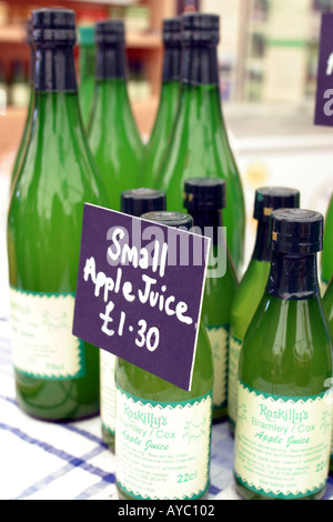 Apfelsaft in der Lebensmittel-Zelt Royal Cornwall zeigen Wadebridge Cornwall UK Stockfoto