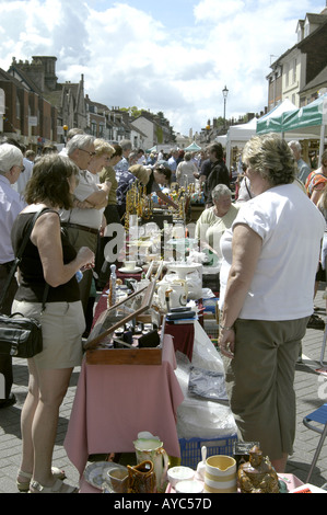 Käufer und Verkäufer ein West Malling Bauern-Markt Stockfoto