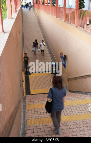 Fußgänger, die hinunter Unterführung, Hong Kong Stockfoto