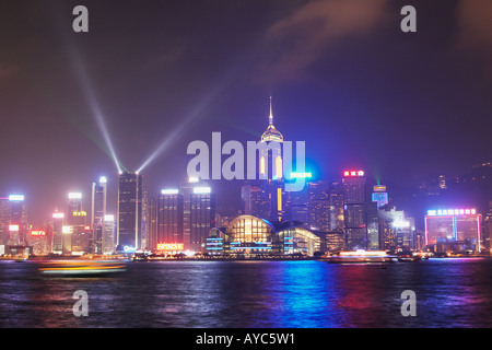 Lasershow im Hafen von Hong Kong Stockfoto