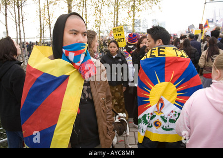 Tibet und Menschenrechte Anhänger protestieren gegen die Olympischen Spiele in Peking (2008) Fackelumzug durch London. Stockfoto