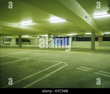 Parkplatz in Glasgow in der Nacht Stockfoto