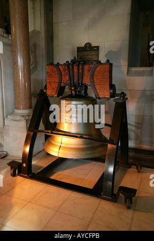 Liberty Bell Replica #26 befindet sich in das State Capitol, Hartford, CT Stockfoto