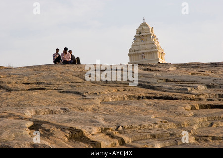 Lal Bagh Rock und Tempel auf dem Gelände des Lalbagh botanischen Gartens in Bangalore Stockfoto