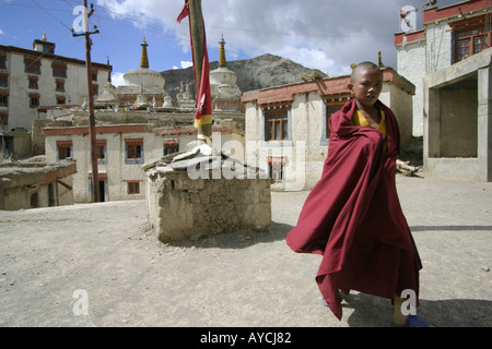 Ein kleiner Mönch im Kloster Lamayuru, Ladakh, Indien Stockfoto