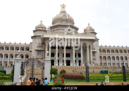 Das Vidhana Soudha building gesetzgebende Kammern des Bundesstaates Karnataka in Indien Stockfoto
