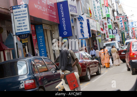 MG Road, einer der wichtigsten Einkaufsstraßen der Stadt Bangalore Indien Stockfoto