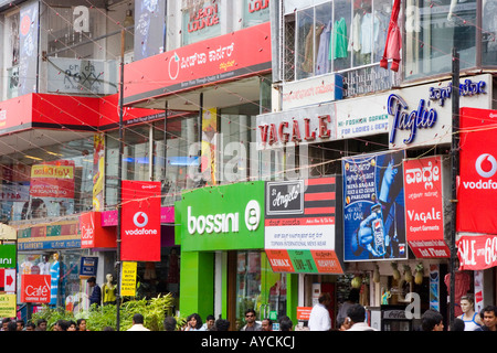 Belebten Einkaufsviertel in MG Road Bangalore Stockfoto