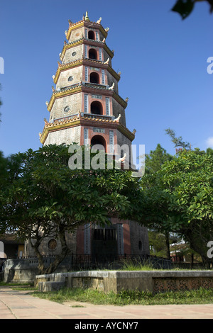 Thien Mu Pagode Turm neben Parfüm Fluss Hue Zentralvietnam Stockfoto