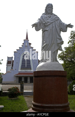 Statue von Christus vor Notre Dame Kathedrale Hue Zentralvietnam Stockfoto