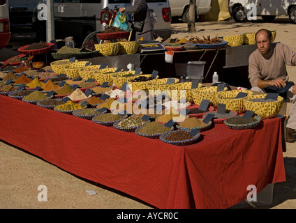 Markttag in Stes Maries De La Mer Camargue Oktober Spice stall Stockfoto