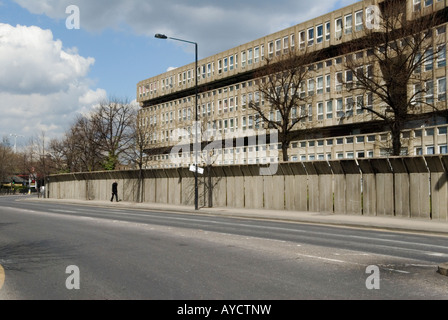 Robin Hood Gardens kommunalen Wohnungsbau Sozialsiedlung baute East London E14 UK "Cotton Street" E14 in den 1970er Jahren 70er Jahren HOMER SYKES Stockfoto