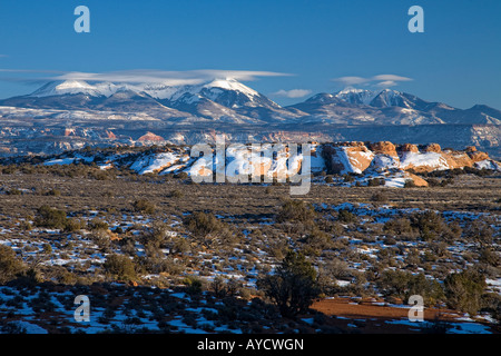 Sonnenuntergang auf La Sal Mountains mit Winterschnee gesehen vom Turm Windows Abschnitt des Arches National Park Stockfoto