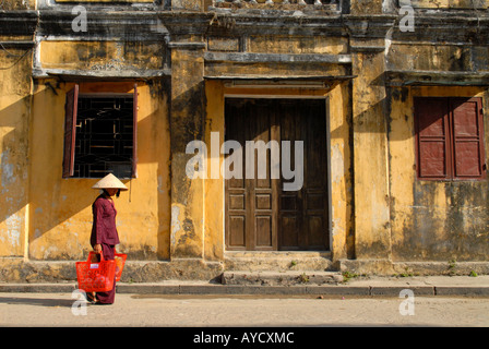 Typische Straßenszene in der antiken Stadt Bezirk Stadt Hoi An Vietnam Stockfoto