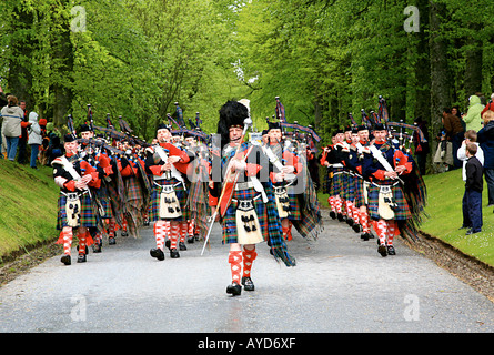 UK Schottland Perthshire Blair Castle die Atholl Highlanders Pipe Band auf der Parade in Blair Castle Stockfoto