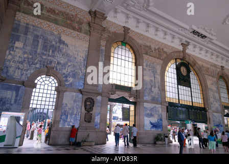 Porto Portugal Estação de São Bento Bahnhof Stockfoto