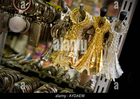 Souvenir-Schlüsselanhänger in Paris, Frankreich. Stockfoto