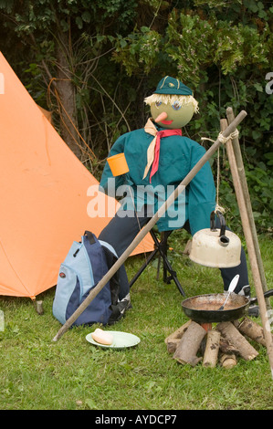 ein Modell für ein Pfadfinder auf einem Scarecrow Festival in Barlow, in der Nähe von Selby, Yorkshire, Großbritannien Stockfoto