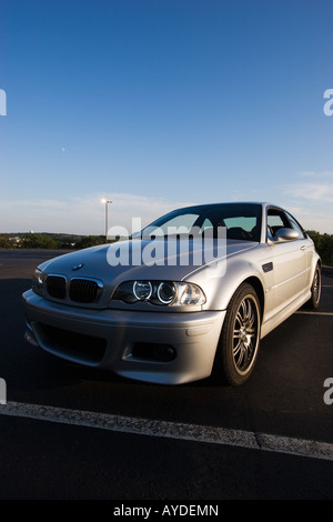 Silbernen BMW E46 M3-Sport-Coupé in einem leeren Parkplatz geparkt Stockfoto