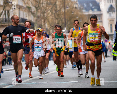 Marathon von Paris 2008 6. April Rue de Lyon in der Nähe von Bastille an um die Halbzeit des Rennens Stockfoto