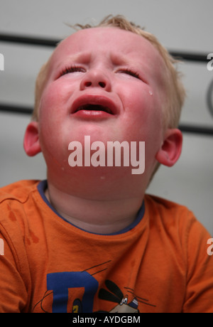 Kleinkind einen Wutanfall haben Stockfoto