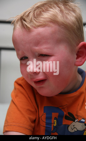 Kleinkind einen Wutanfall haben Stockfoto