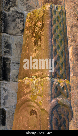 Sächsischen Säule die Überreste eines Kreuzes in St. Peterskirche, Hoffnung, Derbyshire, Peak District National Park Stockfoto