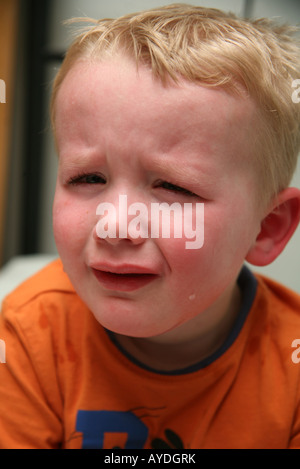 Kleinkind einen Wutanfall haben Stockfoto