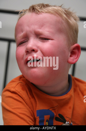 Kleinkind einen Wutanfall haben Stockfoto