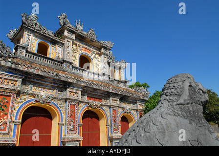 Hien Nhon Tor ist eines der Tore des kaiserlichen Gehäuses eine Zitadelle innerhalb der Zitadelle von Hue Zentralvietnam Stockfoto