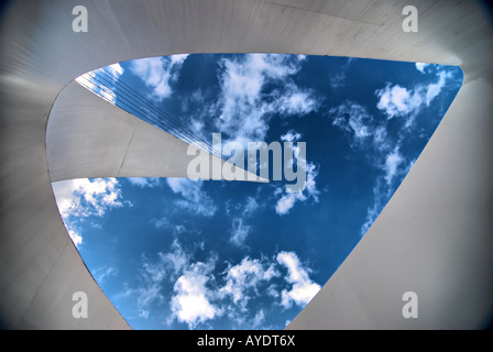 Sundial Bridge, ein Freischwinger Schrägseilbrücke entworfen von Santiago Calatrava auf dem Sacramento River in Redding, Kalifornien Stockfoto