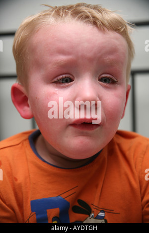 Kleinkind einen Wutanfall haben Stockfoto