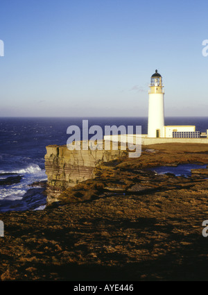 dh Noupe Head Lighthouse WESTRAY ORKNEY Leuchtturm und Noupe Head Klippen Stockfoto