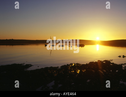 dh 2nd Churchill Barrier CHURCHILL BARRIERE ORKNEY Block Schiffswracks Sonnenuntergang Dämmerung historischen Weltkrieg 2 scapa Fluss Wrack Stockfoto