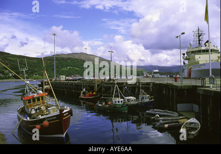 Ullapool Hafen mit Angeln Boote Wester Ross Highland, Schottland, Vereinigtes Königreich Stockfoto