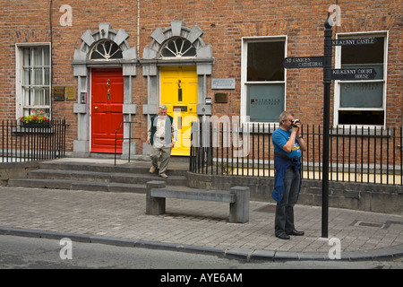 Türen auf Parliament Street Kilkenny City County Kilkenny Irland Stockfoto