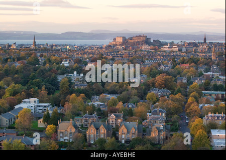 Blick über Morningside und Marchmont in Richtung Edinburgh Castle vom Blackford Hill, Edinburgh, Schottland Stockfoto