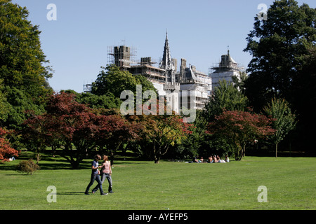 CARDIFF CASTLE UNTERZIEHEN REPARATUREN GESEHEN VON BUTE PARK, CARDIFF, SOUTH GLAMORGAN, SÜD-WALES, GROßBRITANNIEN Stockfoto