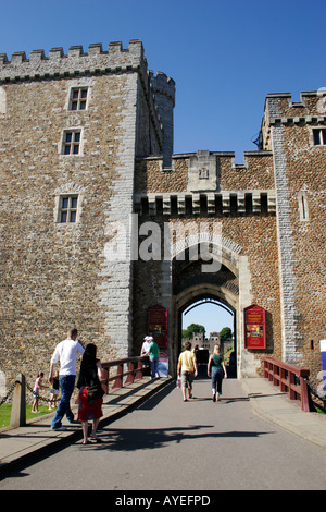 HAUPTEINGANG ZUM SCHLOSS VON CARDIFF, CARDIFF, SOUTH GLAMORGAN, SOUTH WALES, GROßBRITANNIEN Stockfoto